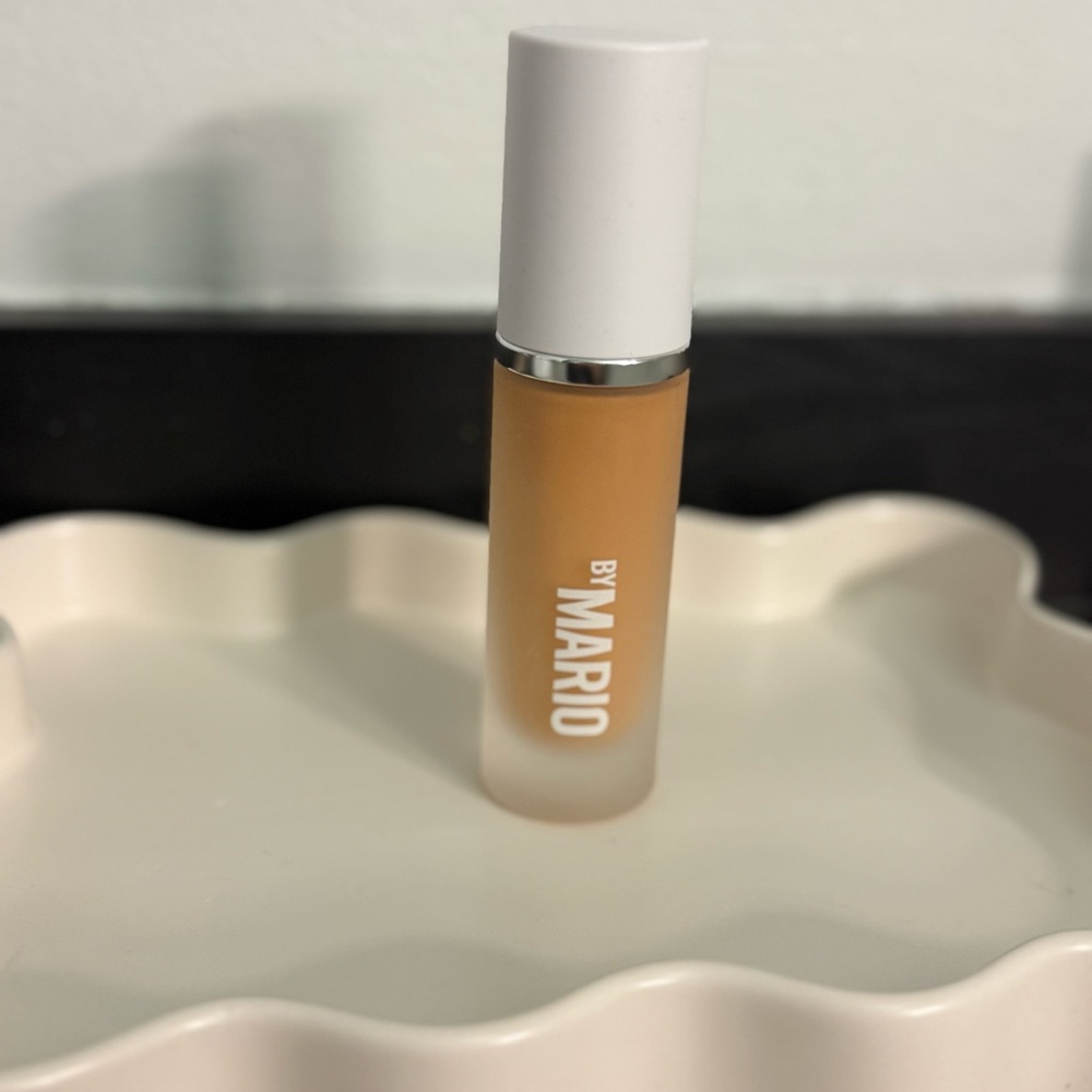 NWT- Makeup By Mario Natural Finish Foundation 9W Light Medium Warm Under 1 Fl - Picture 4 of 9